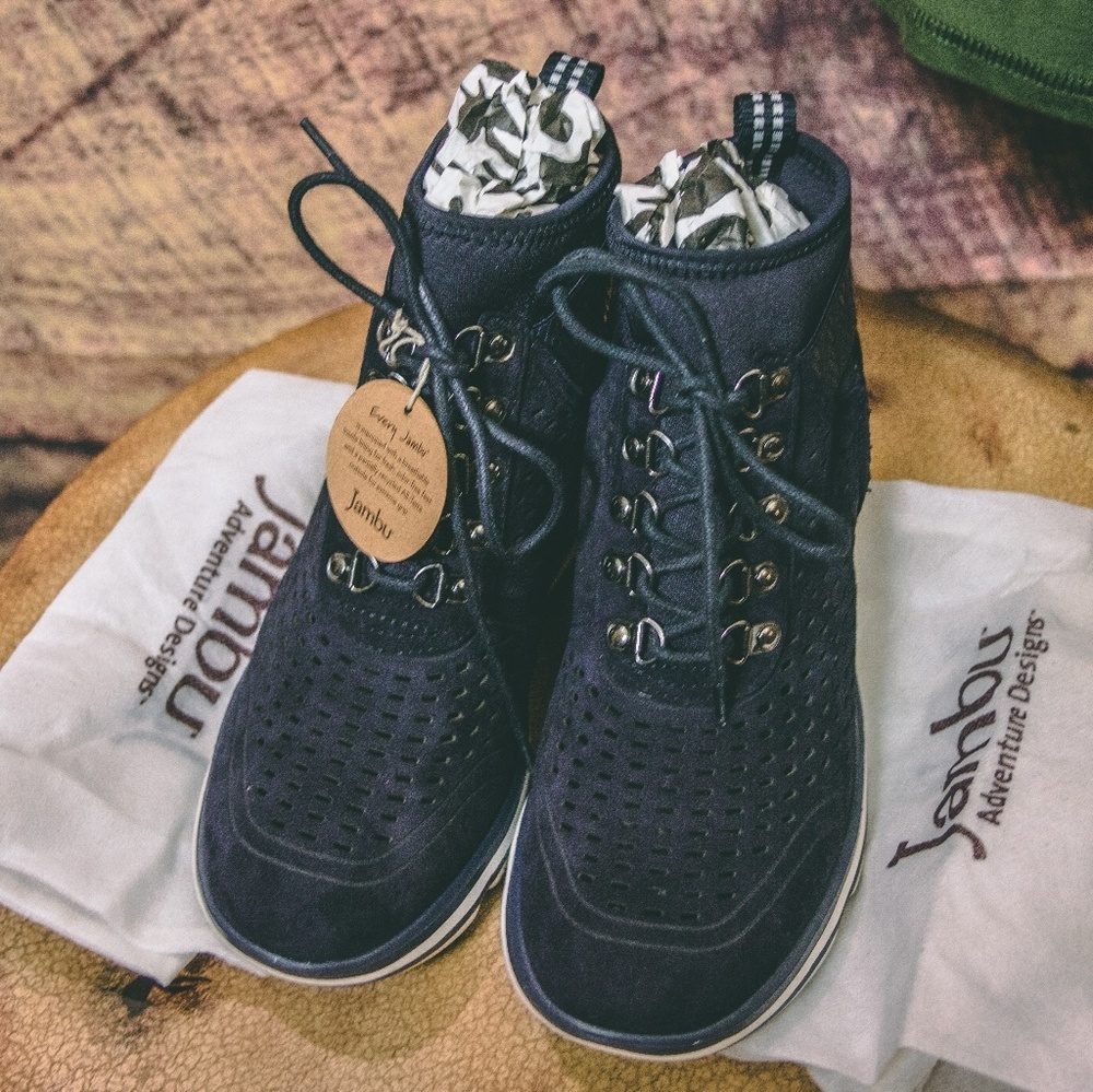 NWT Jambu Wedge Sneaker